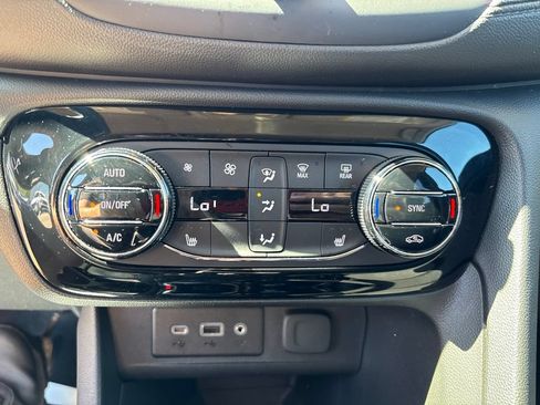Used 2023 Buick Encore GX Select w/ Safety Package II AWD/4WD image 25