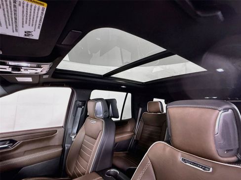 New 2026 GMC Yukon Denali Ultimate w/ LPO, Floor Liner Package AWD/4WD image 17