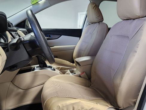 Used 2020 Nissan Rogue SV image 11