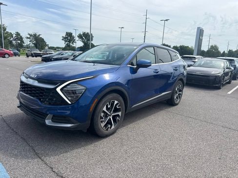 Certified 2024 Kia Sportage EX FWD image 3