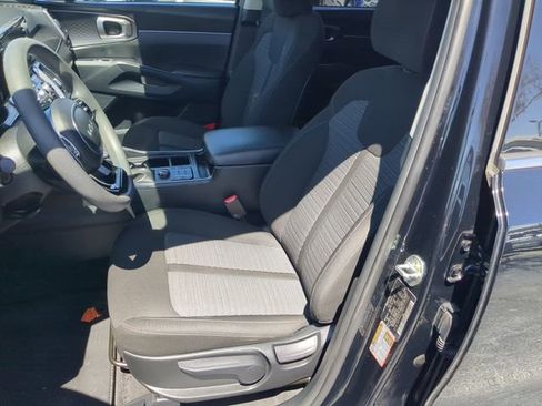 Used 2023 Kia Sorento LX FWD image 22