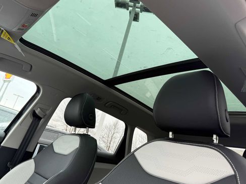 New 2026 Volkswagen Taos SEL image 9