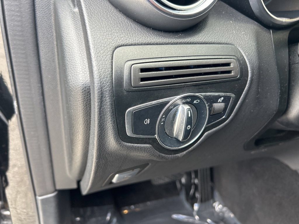 Used 2022 Mercedes-Benz GLC 300 image 37
