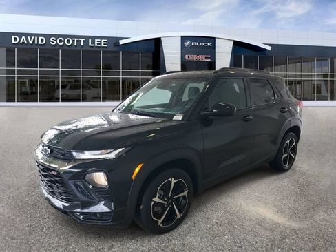 Used 2023 Chevrolet TrailBlazer RS w/ Sun and Liftgate Package AWD/4WD image 2