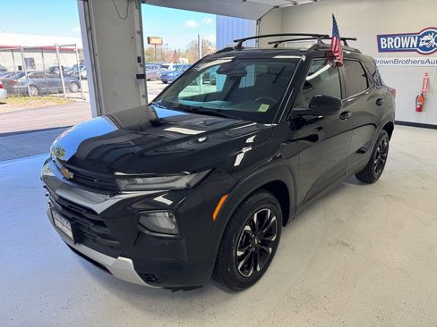 Used 2023 Chevrolet TrailBlazer LT FWD image 2