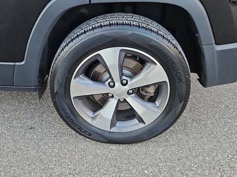 Used 2020 Jeep Cherokee Limited image 28