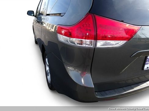 Used 2014 Toyota Sienna LE FWD image 8