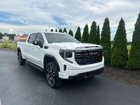 Used 2022 GMC Sierra 1500 AT4 w/ AT4 Premium Package AWD/4WD image 2