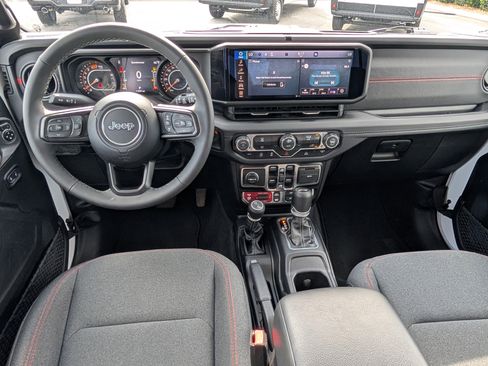 Used 2026 Jeep Wrangler Unlimited Rubicon AWD/4WD image 11