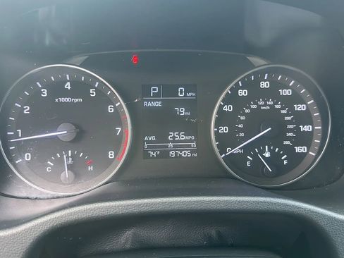 Used 2017 Hyundai Elantra SE FWD image 32