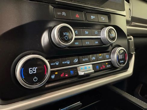 Used 2024 Ford Expedition Max XLT image 22