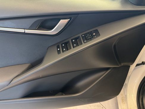 Used 2025 Kia Niro LX FWD image 18