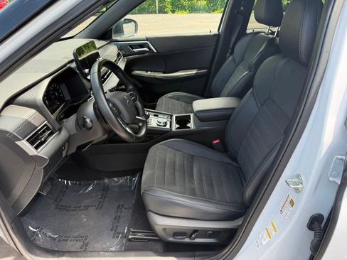 Used 2024 Mitsubishi Outlander SE AWD/4WD image 6