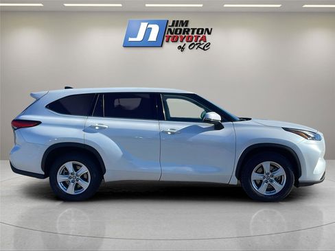 Used 2022 Toyota Highlander L image 4