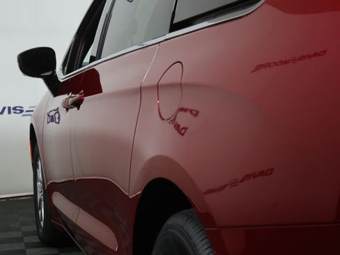 New 2026 Chrysler Pacifica Select image 10