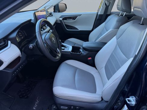 Used 2023 Toyota RAV4 Limited AWD/4WD image 7