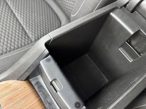 Used 2019 GMC Acadia SLE image 27