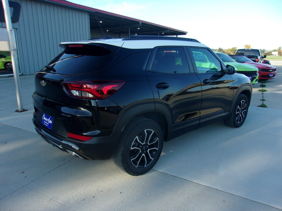 Used 2022 Chevrolet TrailBlazer ACTIV w/ Technology Package AWD/4WD image 3