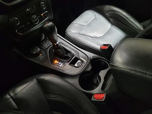 Used 2019 Jeep Cherokee Limited AWD/4WD image 26