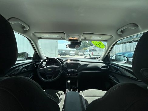 Used 2022 Chevrolet TrailBlazer LT w/ Convenience Package FWD image 12