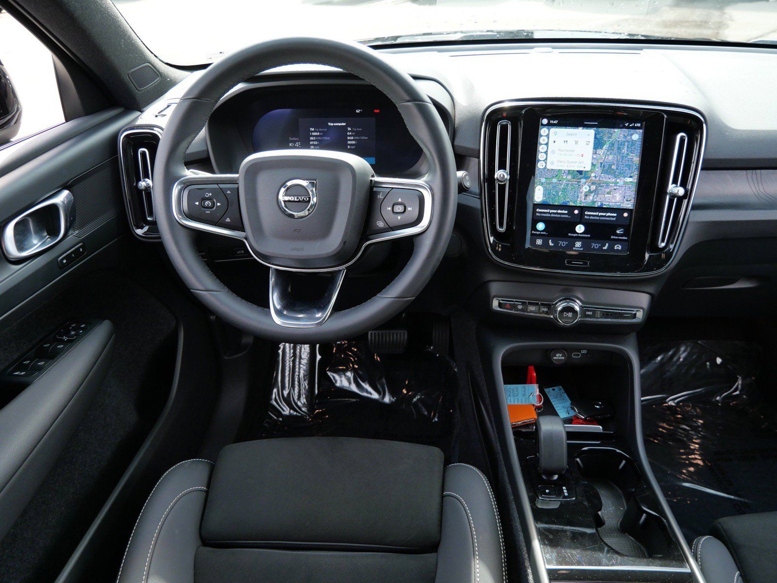 Used 2023 Volvo XC40 Recharge Plus w/ Protection Package Premier AWD/4WD image 12
