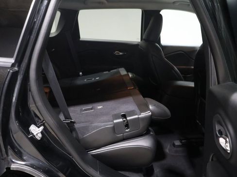 Used 2019 Jeep Cherokee Trailhawk w/ Cold Weather Group image 20