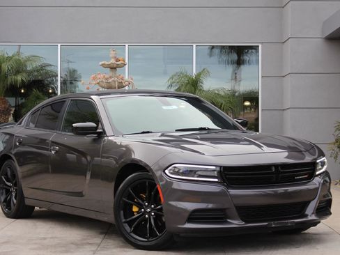 Used 2018 Dodge Charger SXT w/ Blacktop Package image 1