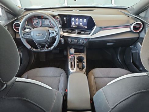 Used 2024 Chevrolet Trax RS FWD image 17