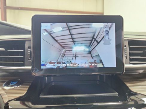 Used 2023 Ford Explorer Limited image 30