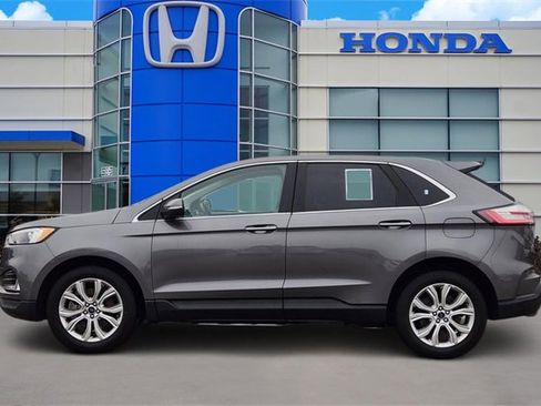Used 2022 Ford Edge Titanium image 3