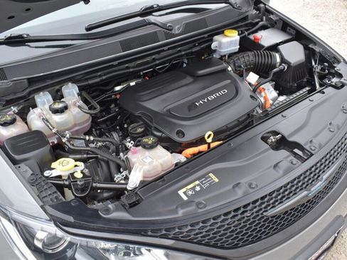 Used 2020 Chrysler Pacifica Limited w/ S Appearance Package FWD image 38