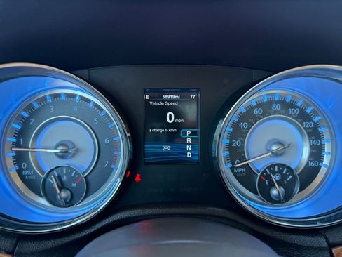 Used 2013 Chrysler 300 C image 32