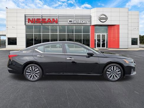 Certified 2025 Nissan Altima 2.5 SV image 2