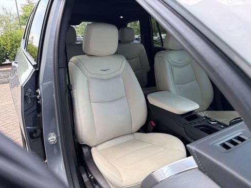 Used 2024 Cadillac XT6 Sport w/ Technology Package AWD/4WD image 39