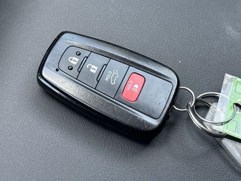 Used 2025 Toyota RAV4 XLE Premium AWD/4WD image 28