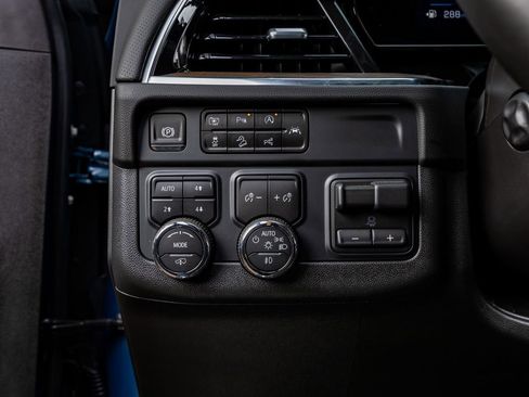 Used 2025 Chevrolet Suburban High Country image 22