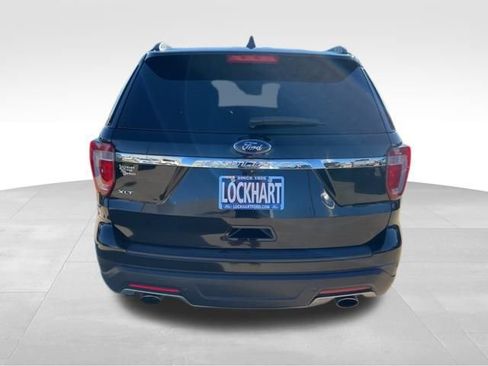 Used 2018 Ford Explorer XLT image 8