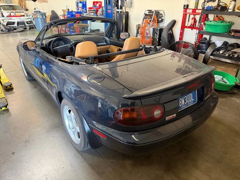 Used 1997 MAZDA MX-5 Miata STO-Edition Convertible 2D image 4