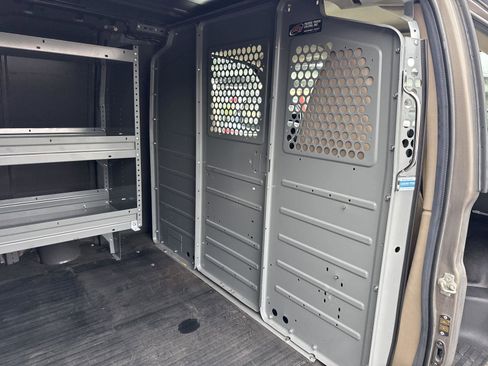 Used 2016 Chevrolet Express 2500 image 17