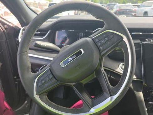 Used 2023 Jeep Grand Cherokee Altitude RWD image 14