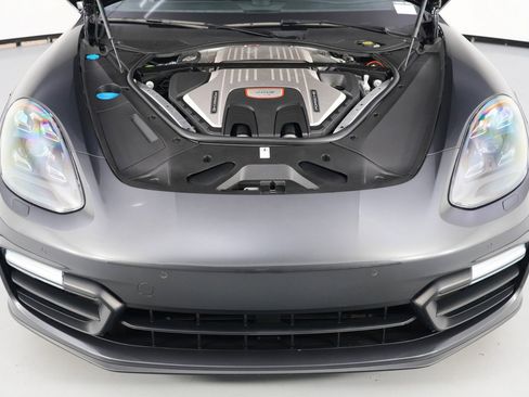 Used 2019 Porsche Panamera GTS image 8