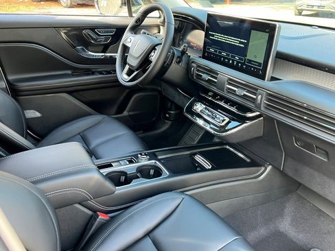 New 2026 Lincoln Corsair Premiere image 9