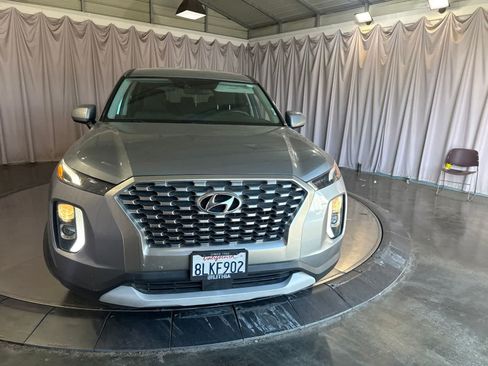 Used 2020 Hyundai Palisade SE FWD image 2