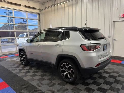 Used 2025 Jeep Compass Limited AWD/4WD image 6