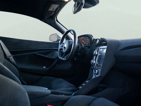 Used 2020 McLaren 720S Spider RWD image 45
