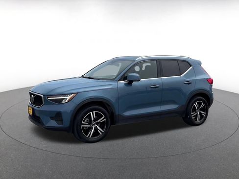 Used 2024 Volvo XC40 B5 Core AWD/4WD image 8