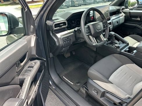 Used 2025 Toyota Tacoma TRD Off-Road AWD/4WD image 12