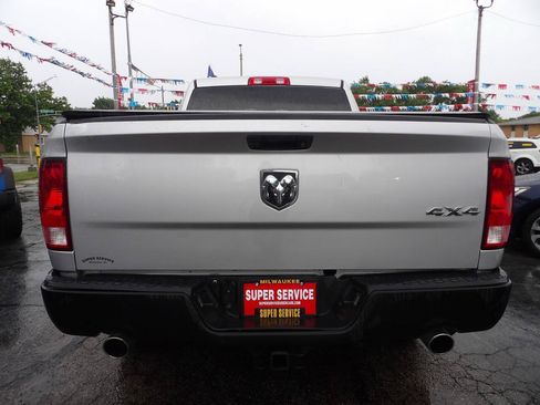 Used 2017 RAM 1500 Express w/ Express Value Package AWD/4WD image 4