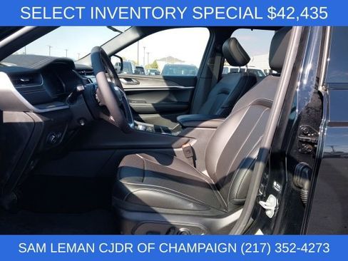 New 2025 Jeep Grand Cherokee Limited w/ Luxury Tech Group II image 3