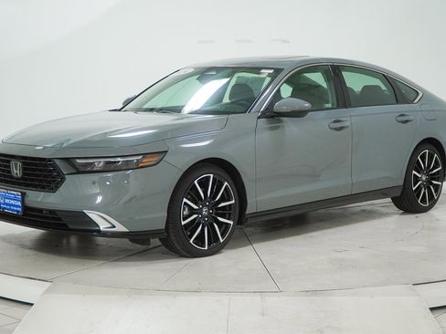 Used 2024 Honda Accord Touring image 4